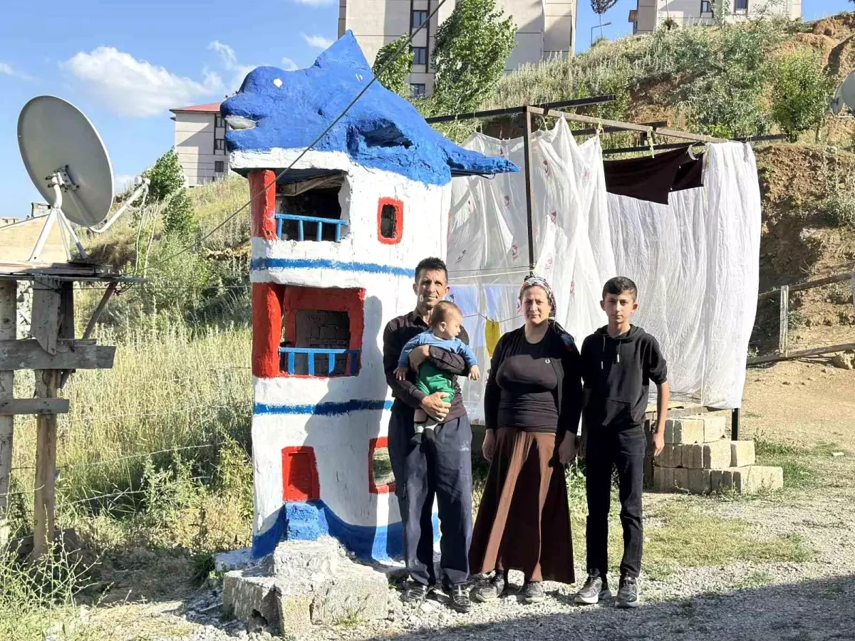 Yüksekova'da Hayalin Gemi Figürlü Maket Evi