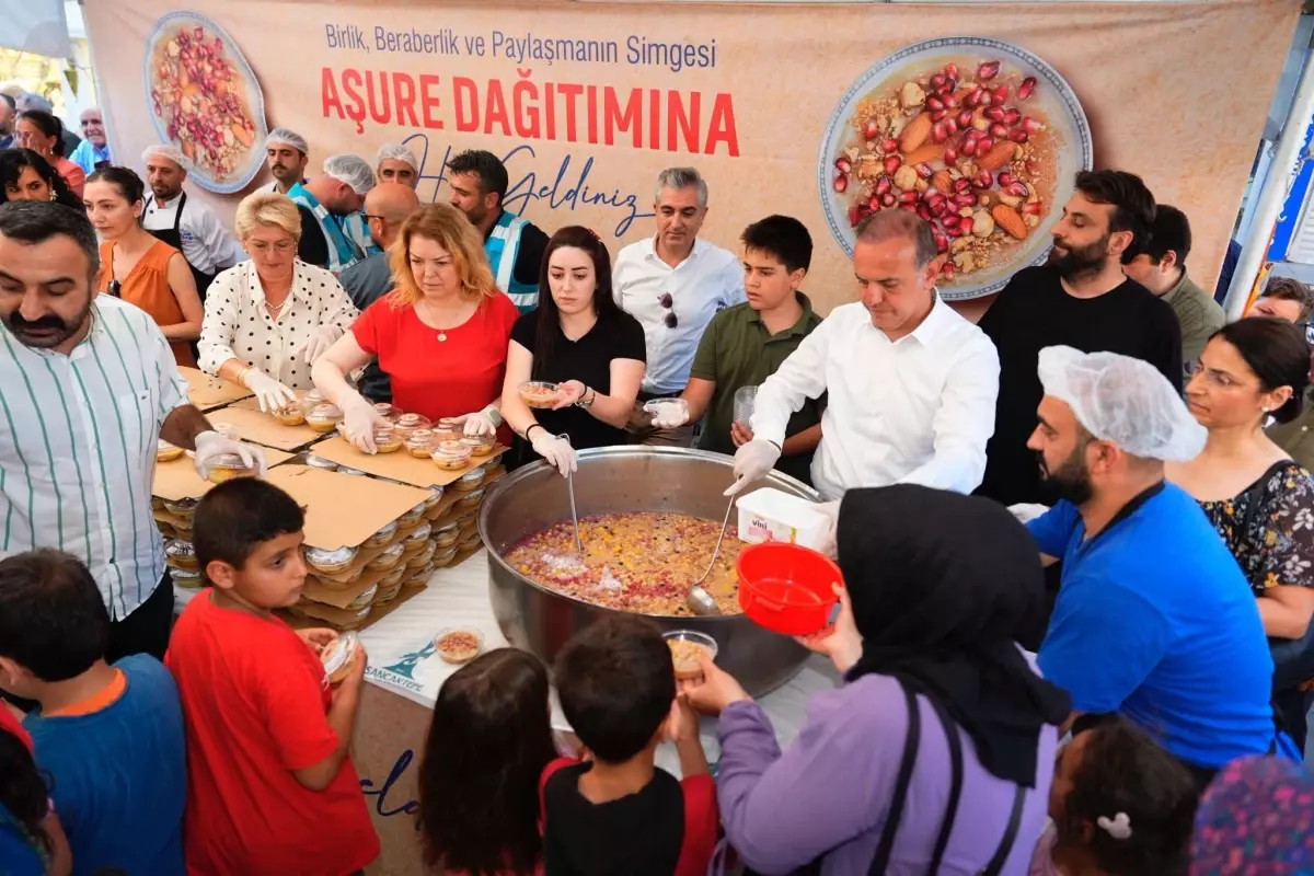 Sancaktepe'de Aşure Dağıtımı