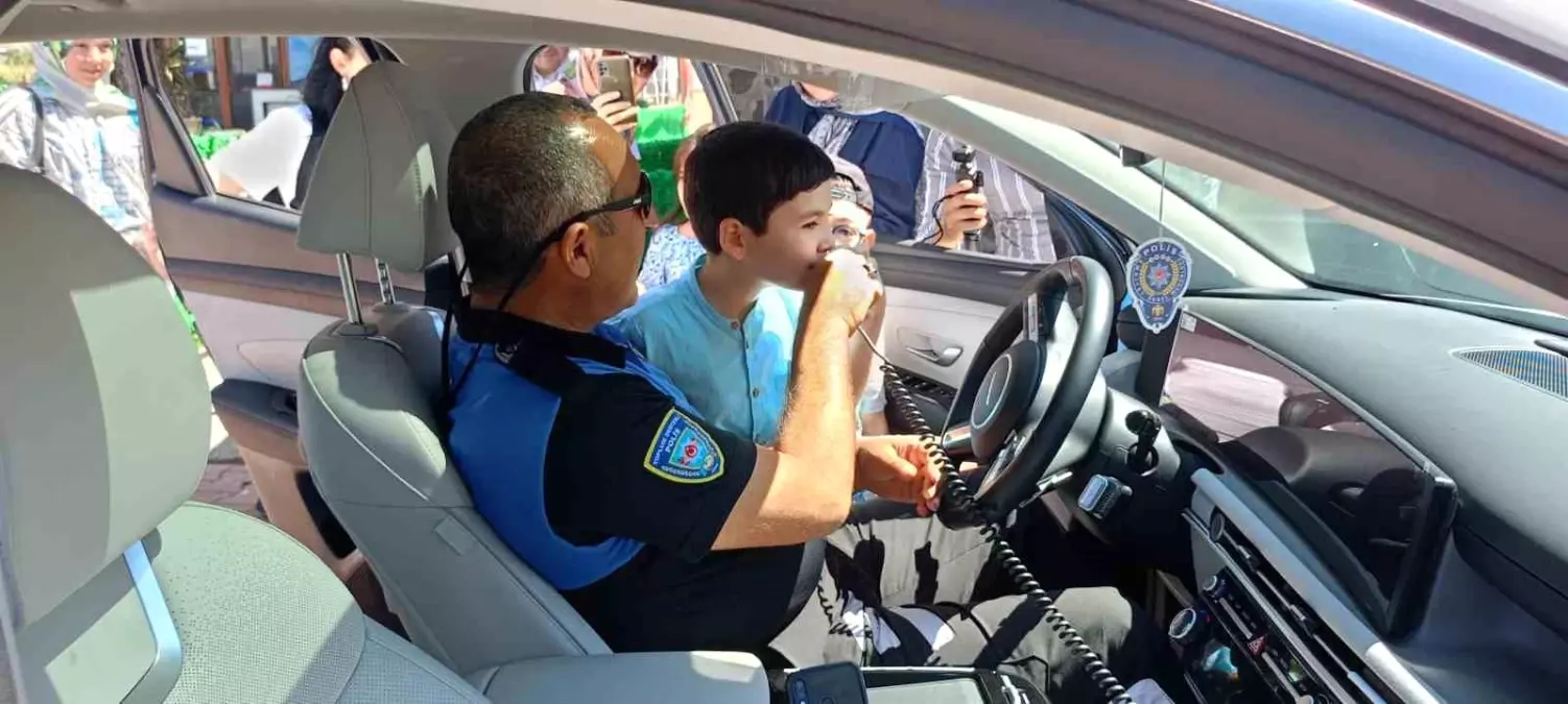 Kayseri'de Özel Çocuklar Atlı Polis Tesisinde Eğlenceli Gün Geçirdi