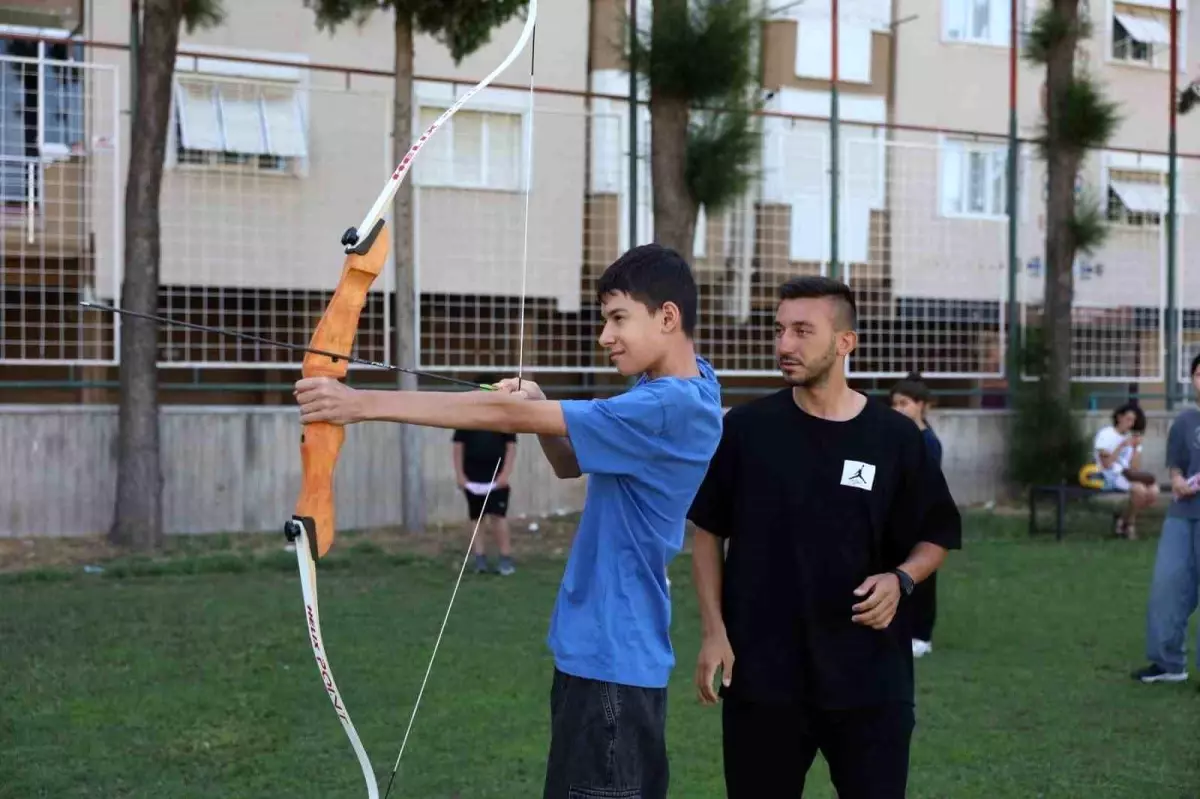Çocuklar Yaz Tatilinde Okçulukla Tanışıyor