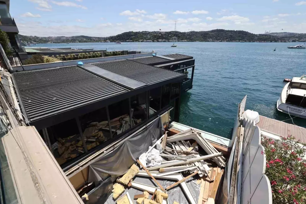 İstanbul Boğazı'ndaki Kaçak Eklentilere Yıkım Başladı