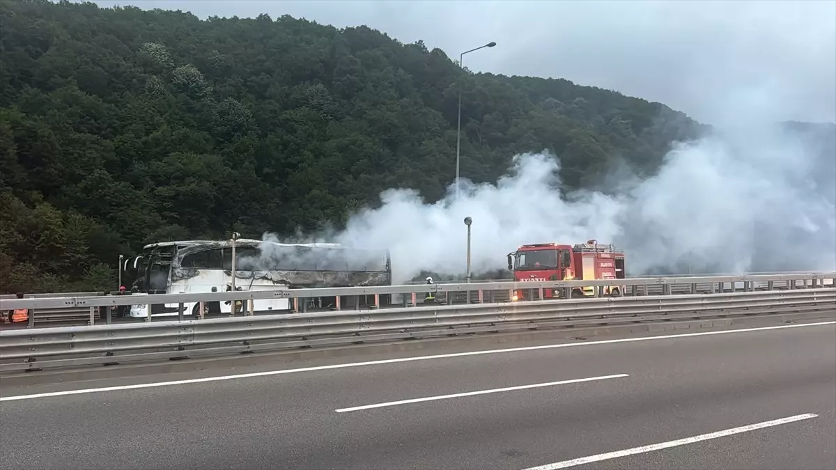 Düzce'de Yolcu Otobüsü Yangın Çıkardı