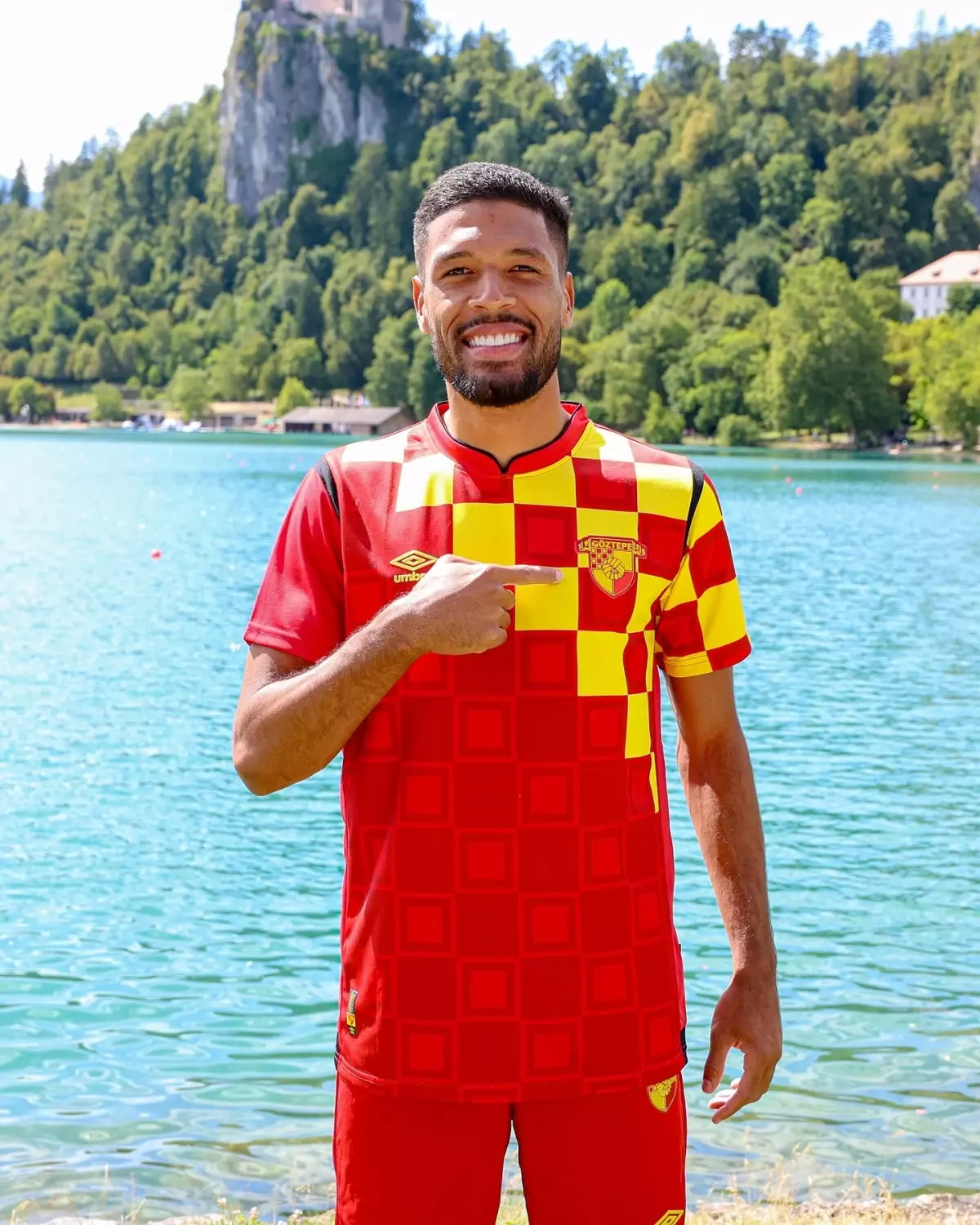 Göztepe, Rhaldney'i Transfer Etti