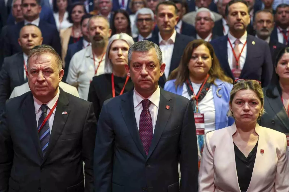 CHP Genel Başkanı Özgür Özel, Partili Belediye Başkanları ile Toplantı Düzenledi