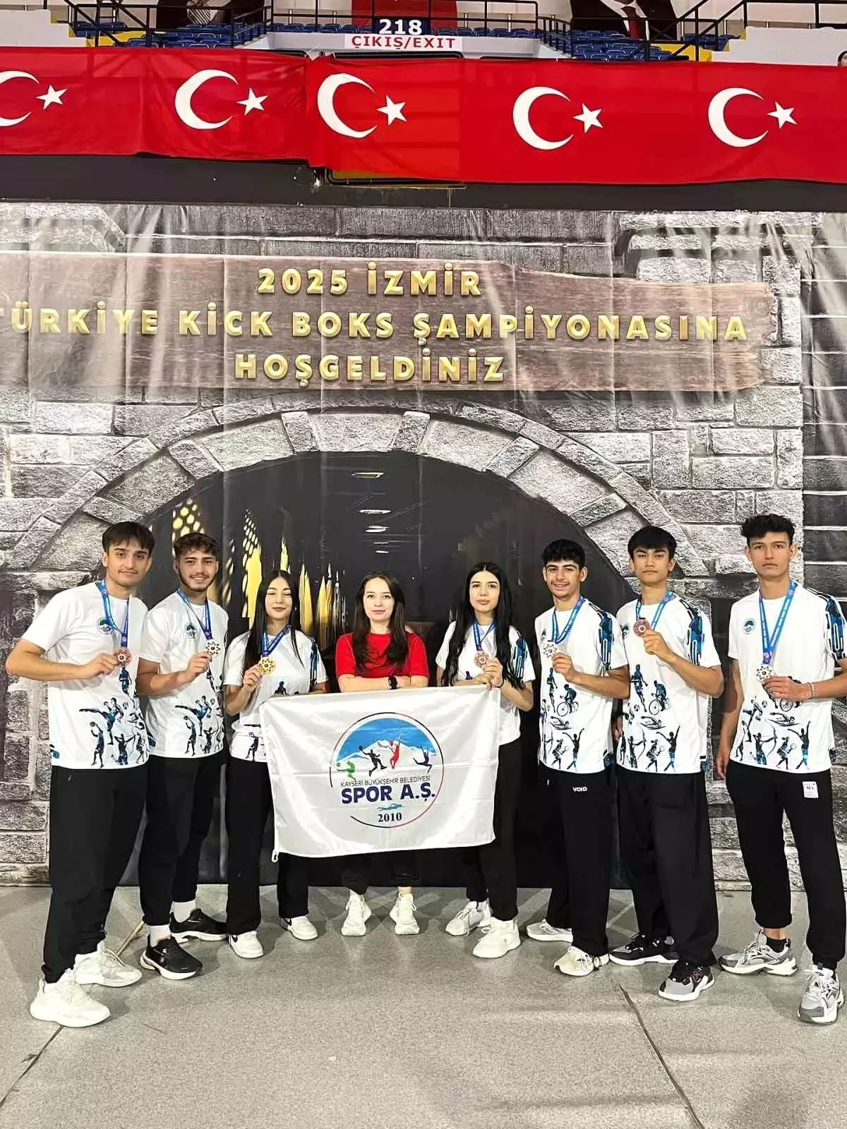 Kayseri Spor A.Ş. Türkiye Kick Boks Şampiyonası'nda 7 Madalya Kazandı