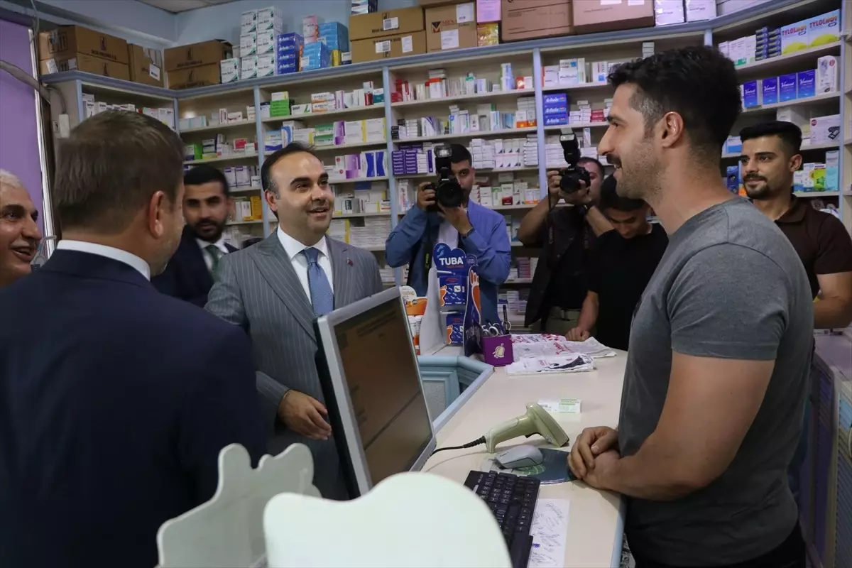 Bakan Kacır Siirt'te Esnafı Ziyaret Etti