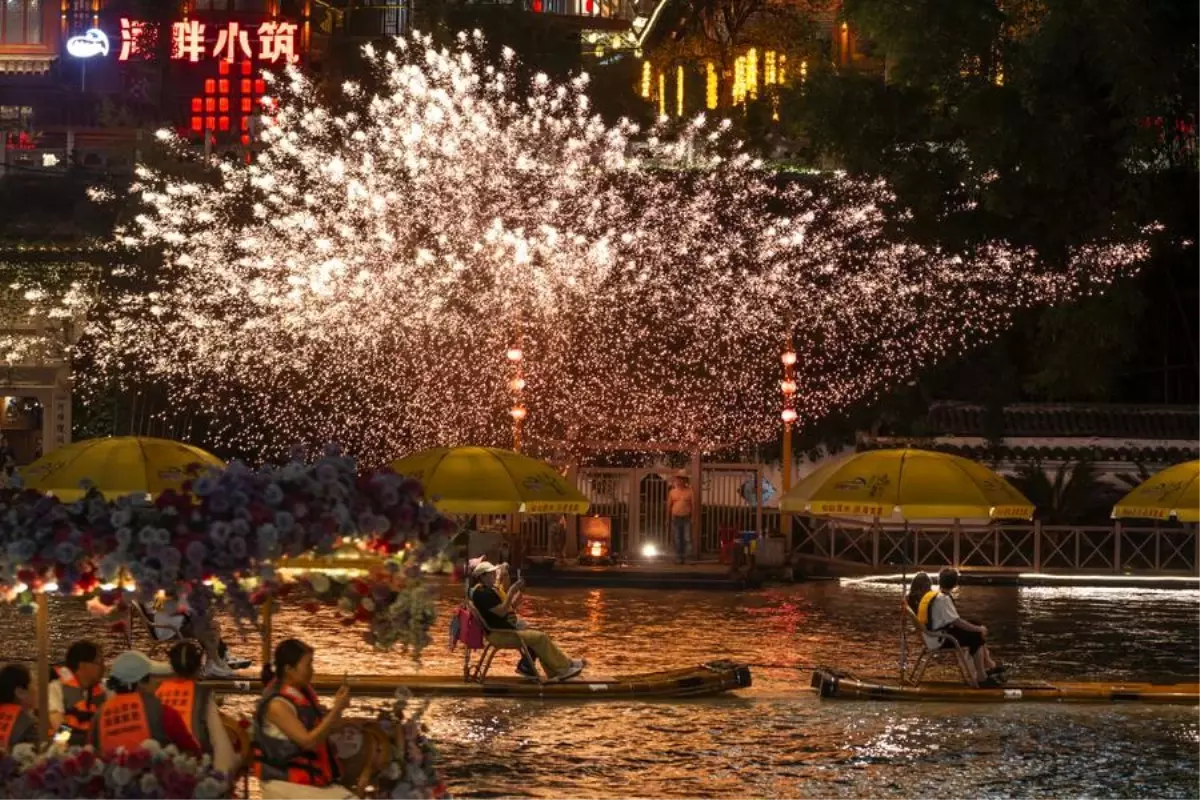 Hubei'de Gece Turizmi Canlanıyor