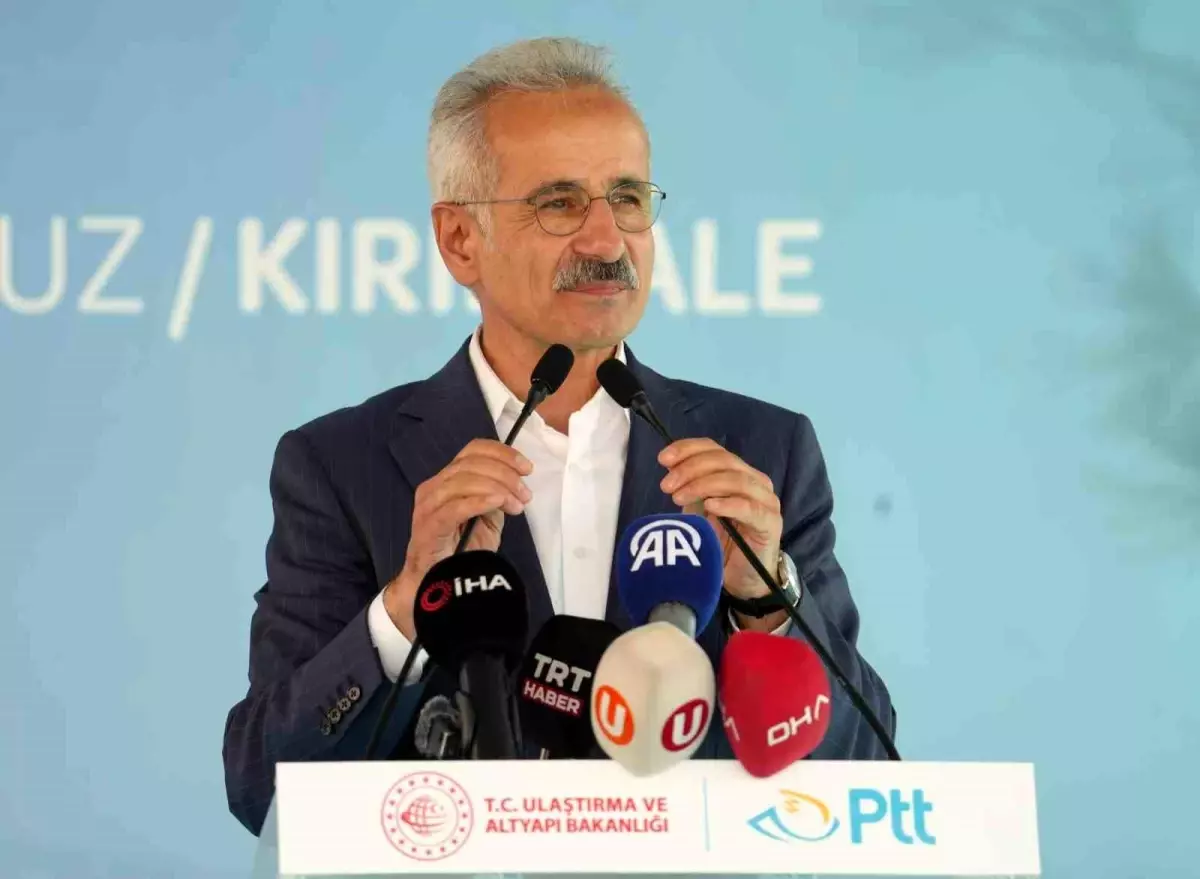 Bakan Uraloğlu: PTT Bir Dünya Markası Olma Yolunda İlerliyor