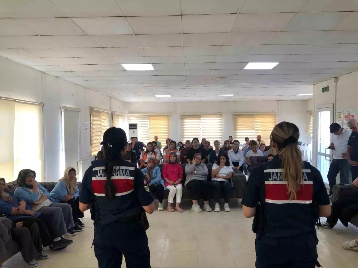 Aksaray'da Kadınlara KADES Eğitimi