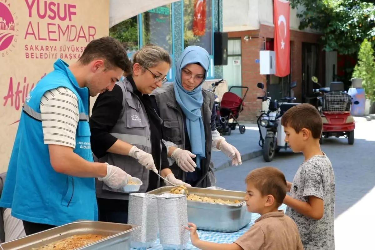 Sakarya'da 40 Bin Vatandaşa Aşure İkramı