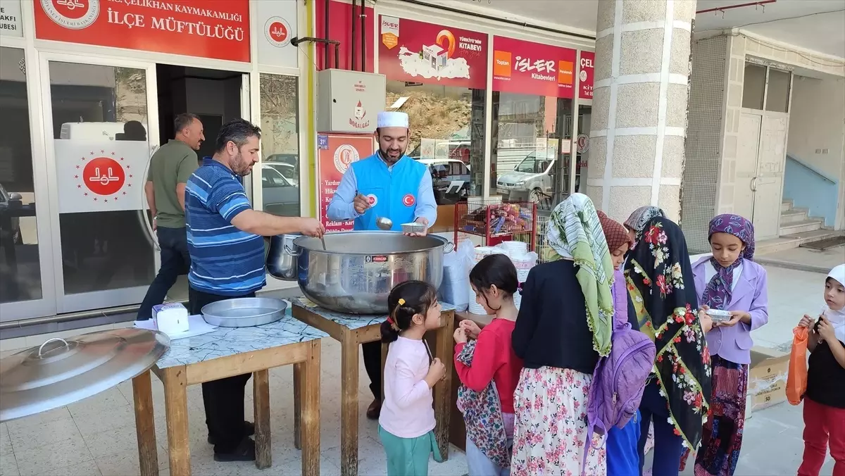Çelikhan'da Aşure İkramı