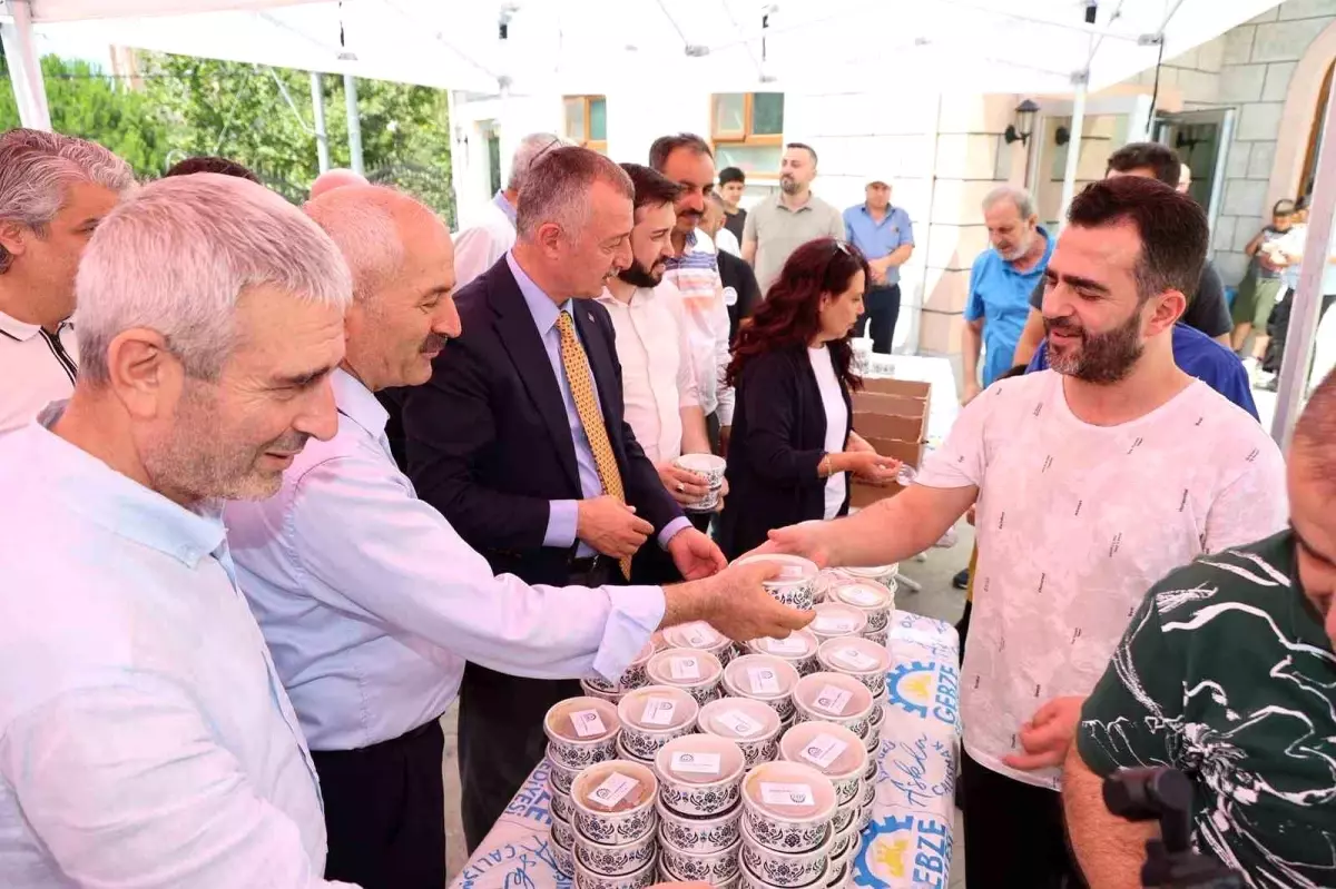 Kocaeli'de Protokol Aşure İkramında Bulundu