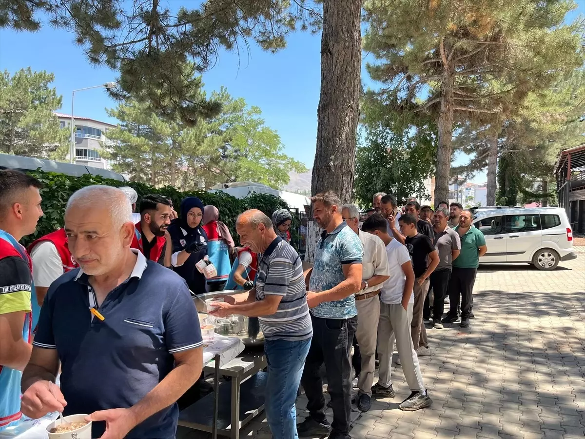 Doğanşehir'de Aşure İkramı