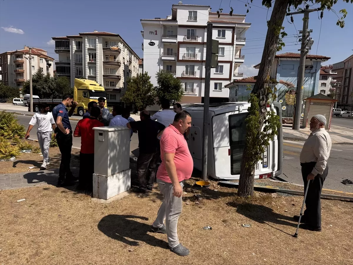 Aksaray'da Servis Aracı Kazasında 8 Öğrenci Yaralandı
