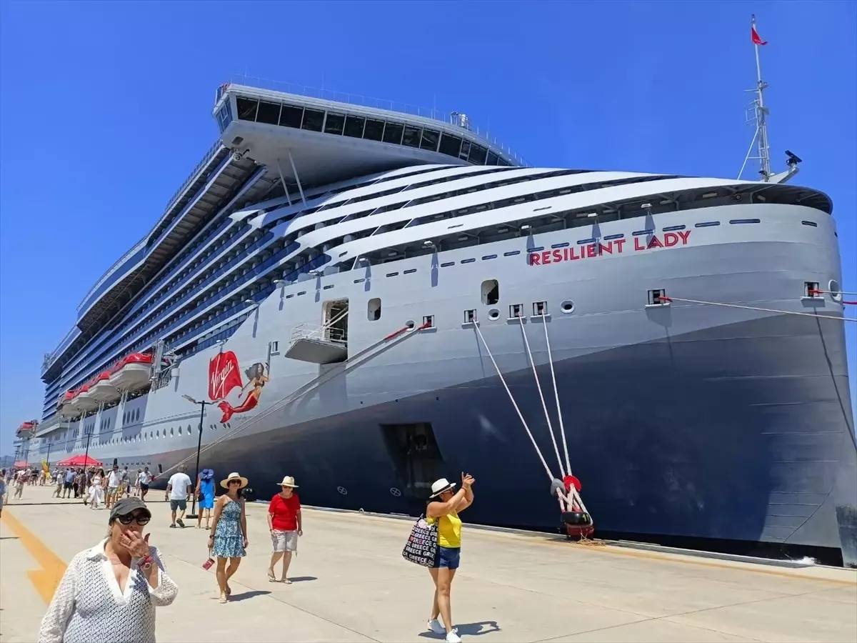 Bodrum'a 'Resilient Lady' Kruvaziyeri Demirledi