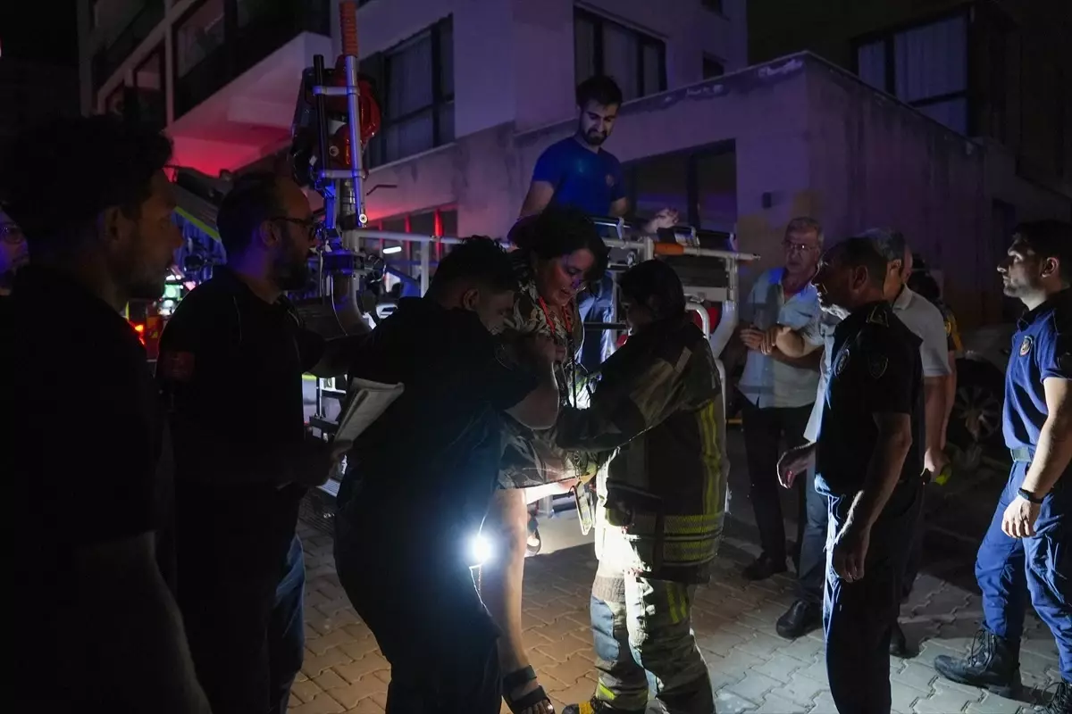 Çankaya'da 26 Katlı Binada Yangın