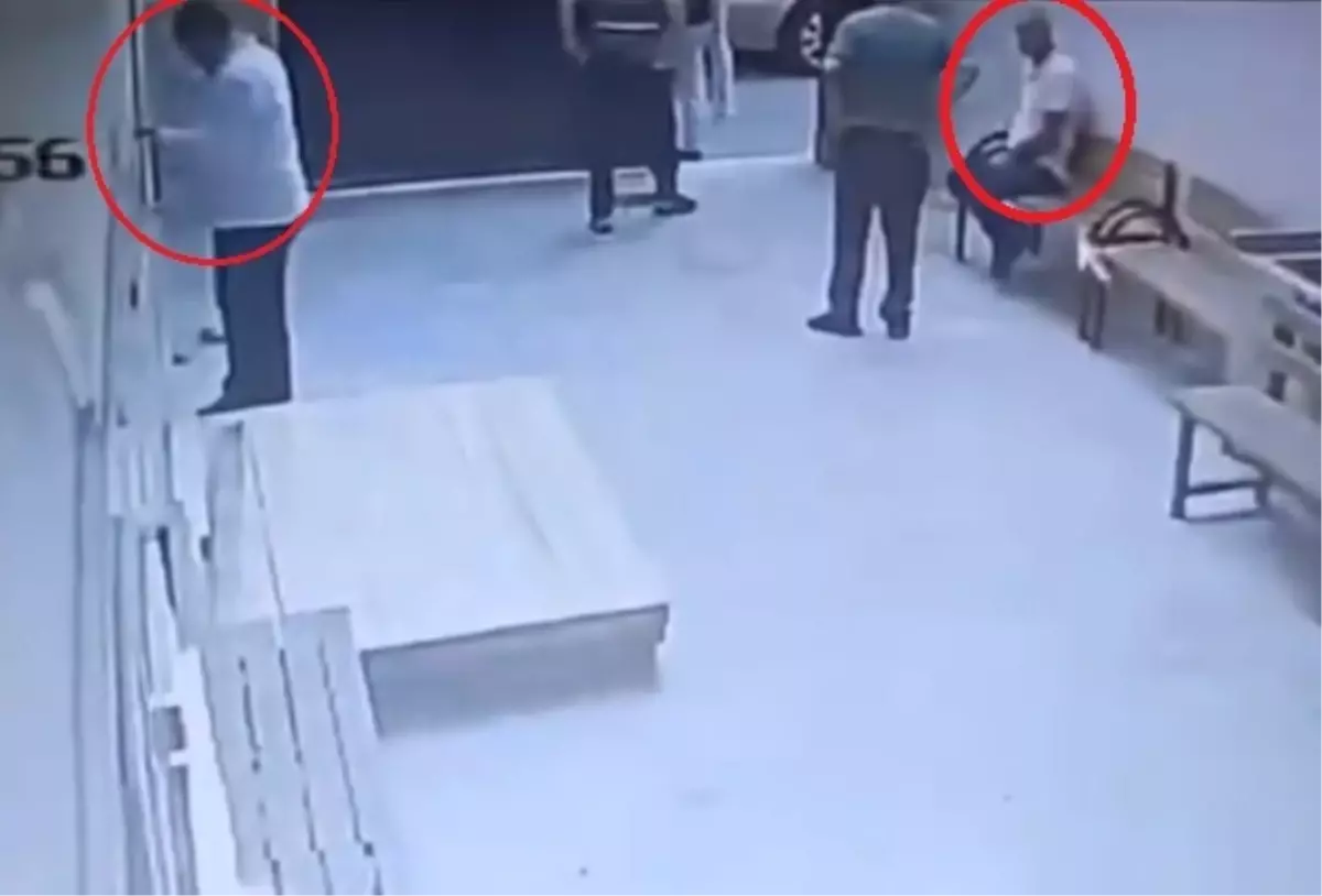 Cami Avlusunda Bıçaklı Saldırı