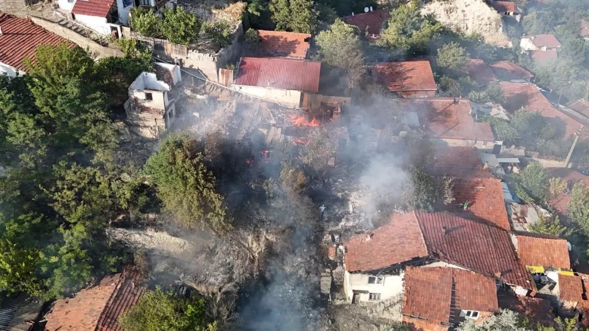 Karabük'te Yangın: 4 Ev Hasar Gördü