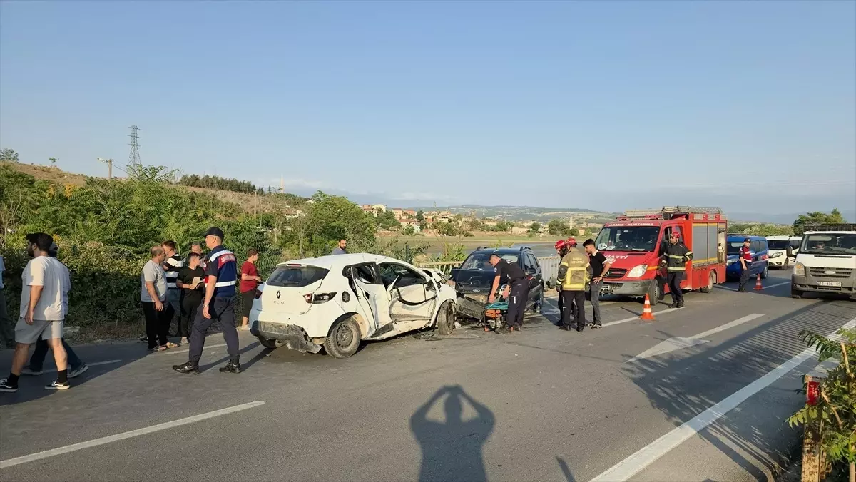 İnegöl'de Trafik Kazası: 4 Yaralı