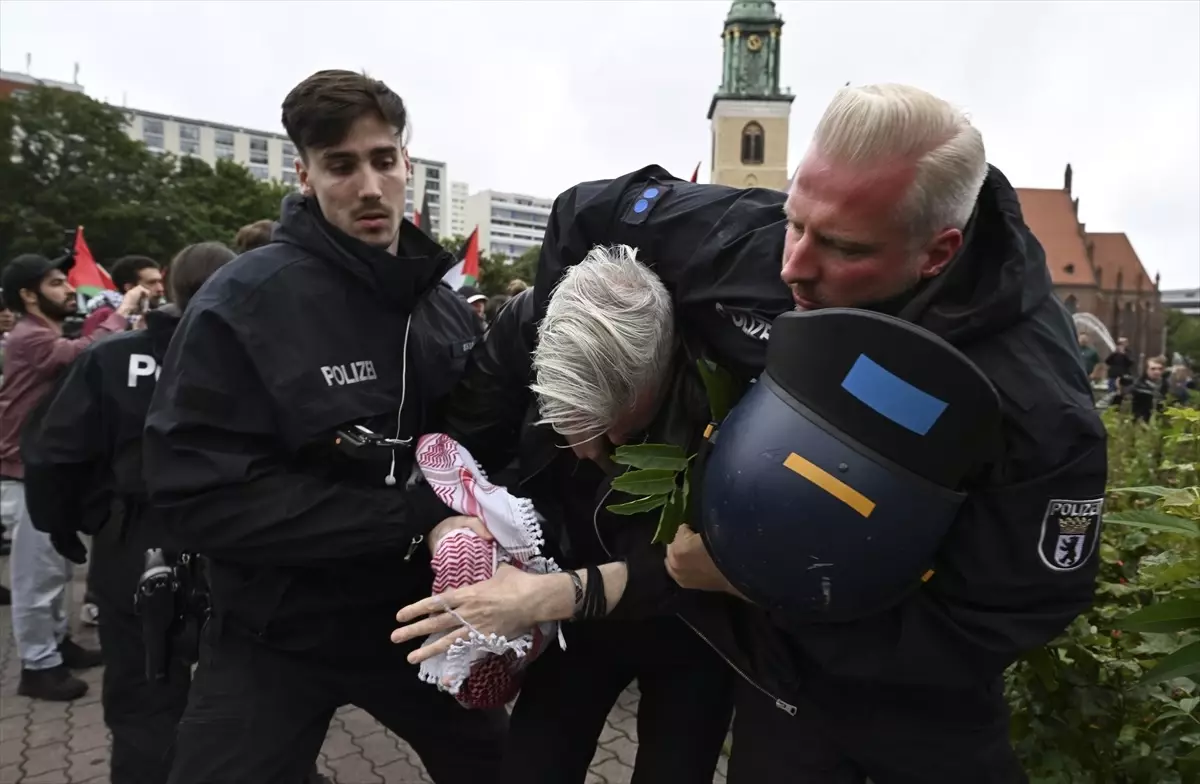 Berlin'de Filistin Eylemi: Polis Müdahalesi