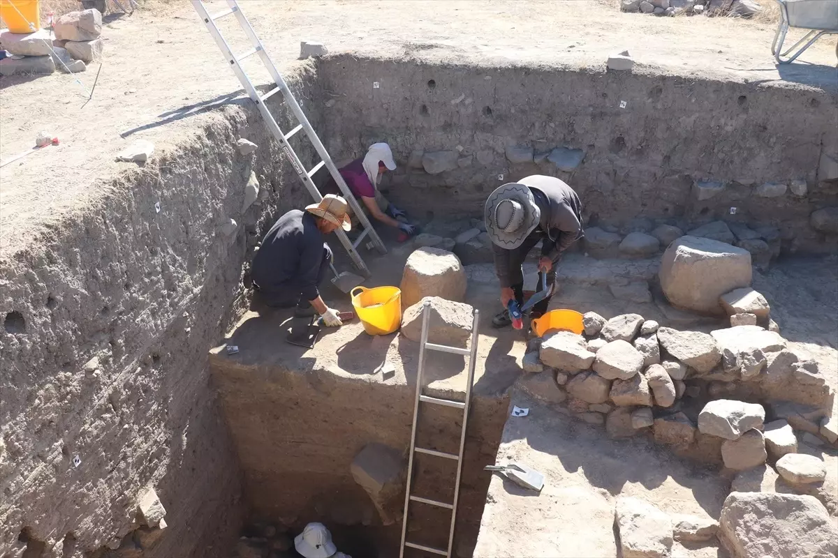 Uşaklı Höyük Kazıları: Tarih ve Tarımın İzleri