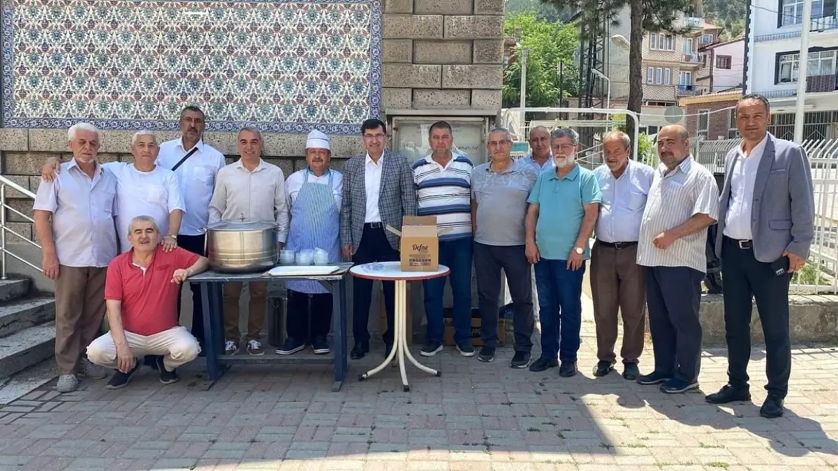 Kütahya Belediye Başkanı Kahveci, İstiklal Mahallesi'nde Aşure Etkinliğine Katıldı
