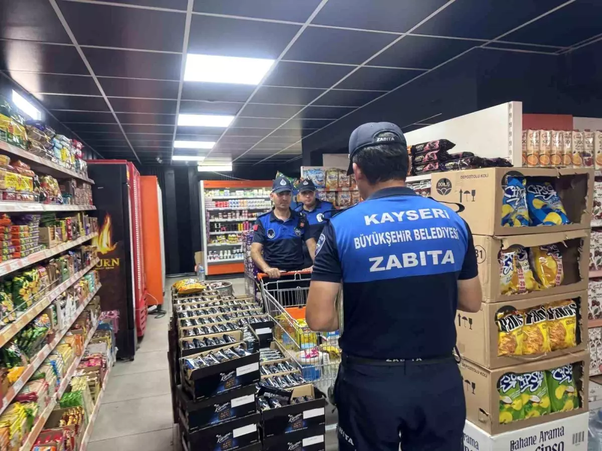 Kayseri'de Zabıta Ekipleri Marketlerde Denetim Yapıyor