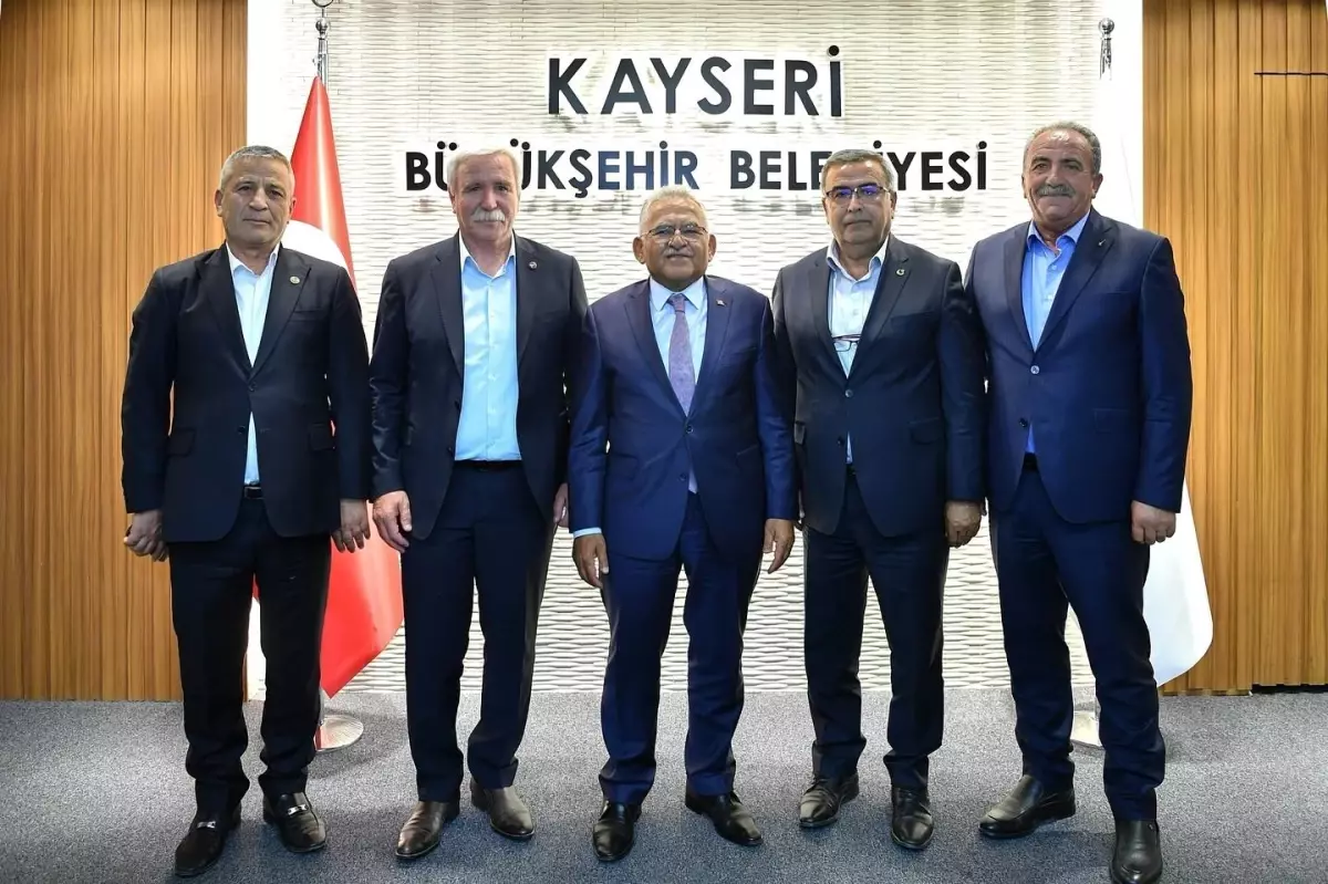 Büyükkılıç, İlçe Belediye Başkanlarıyla Yatırım Toplantısı Gerçekleştirdi