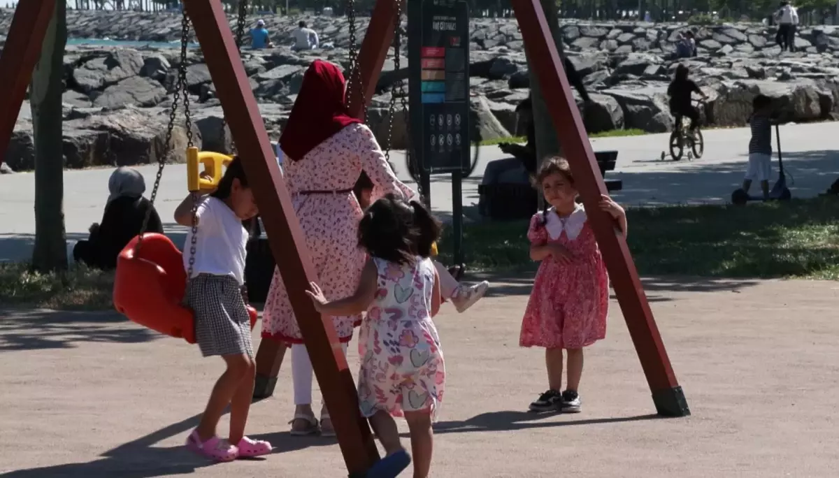 İstanbul'da Hafta Sonu Güneşli Havada Yoğunluk