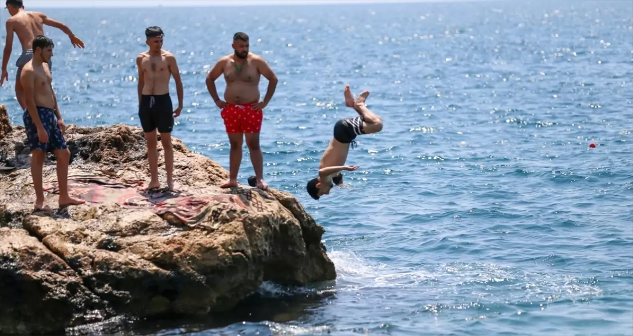 Antalya'da Sıcak Hava ve Yüksek Nem