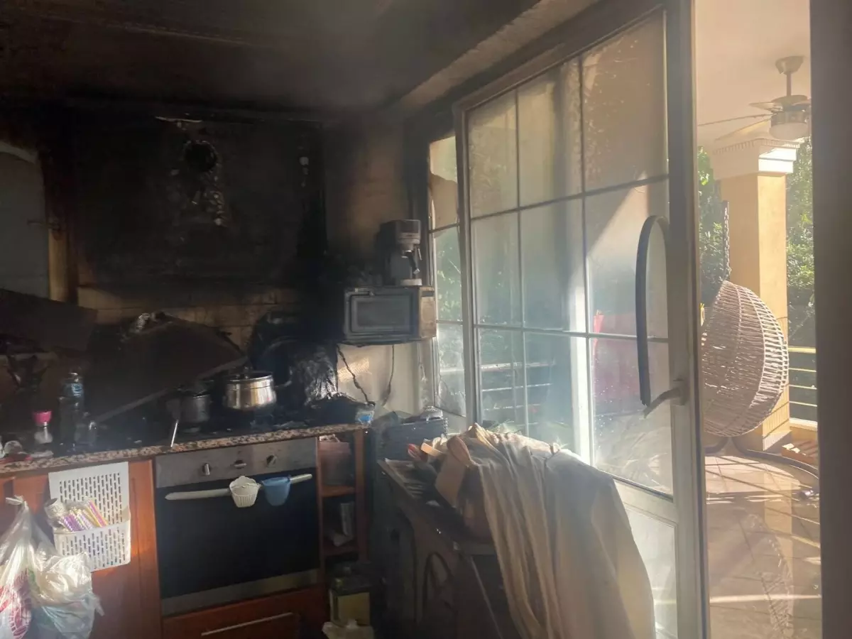 Edremit'te Yangın: 2 Kişi Dumandan Etkilendi