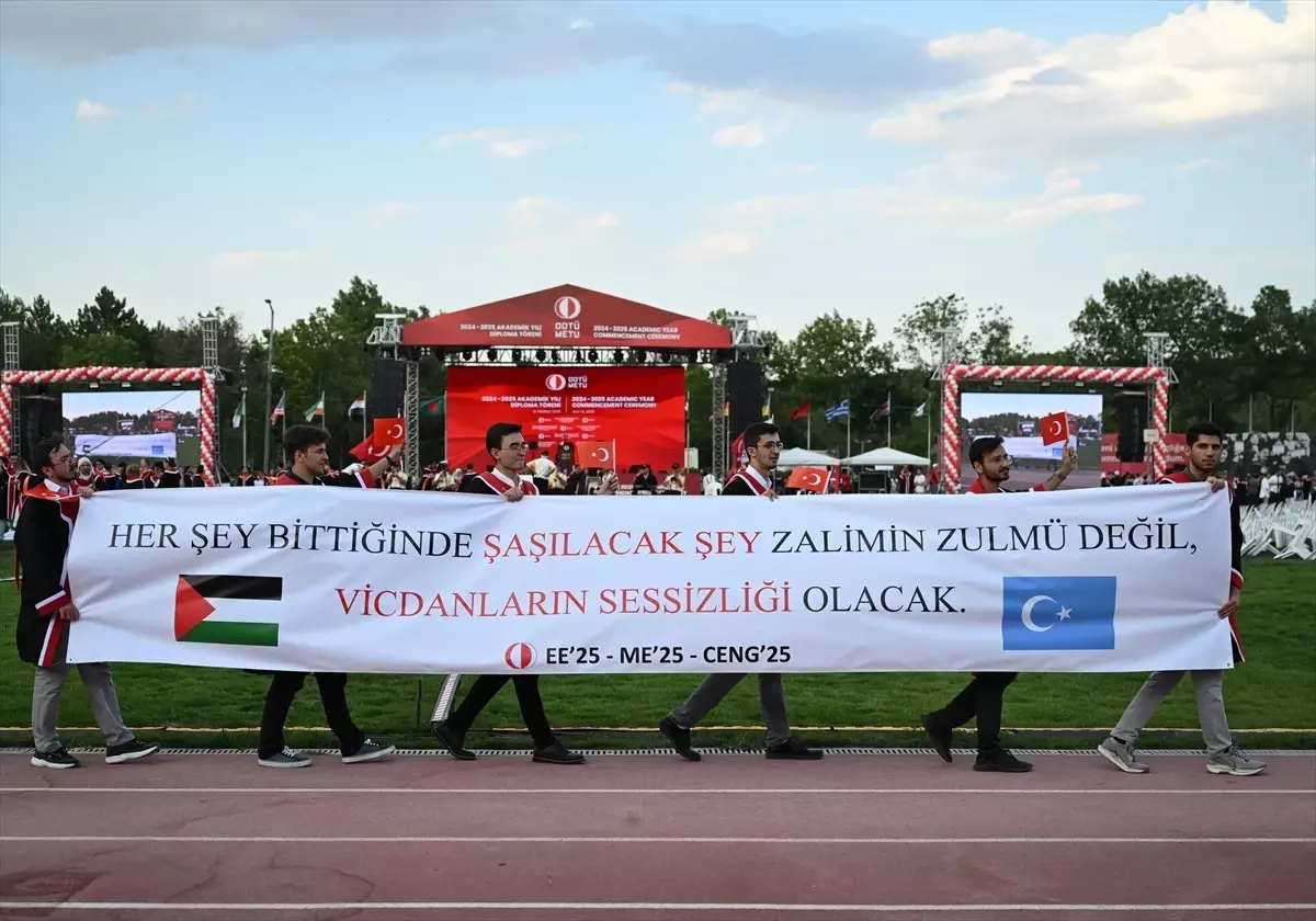 ODTÜ Mezuniyet Töreni Coşkuyla Gerçekleşti
