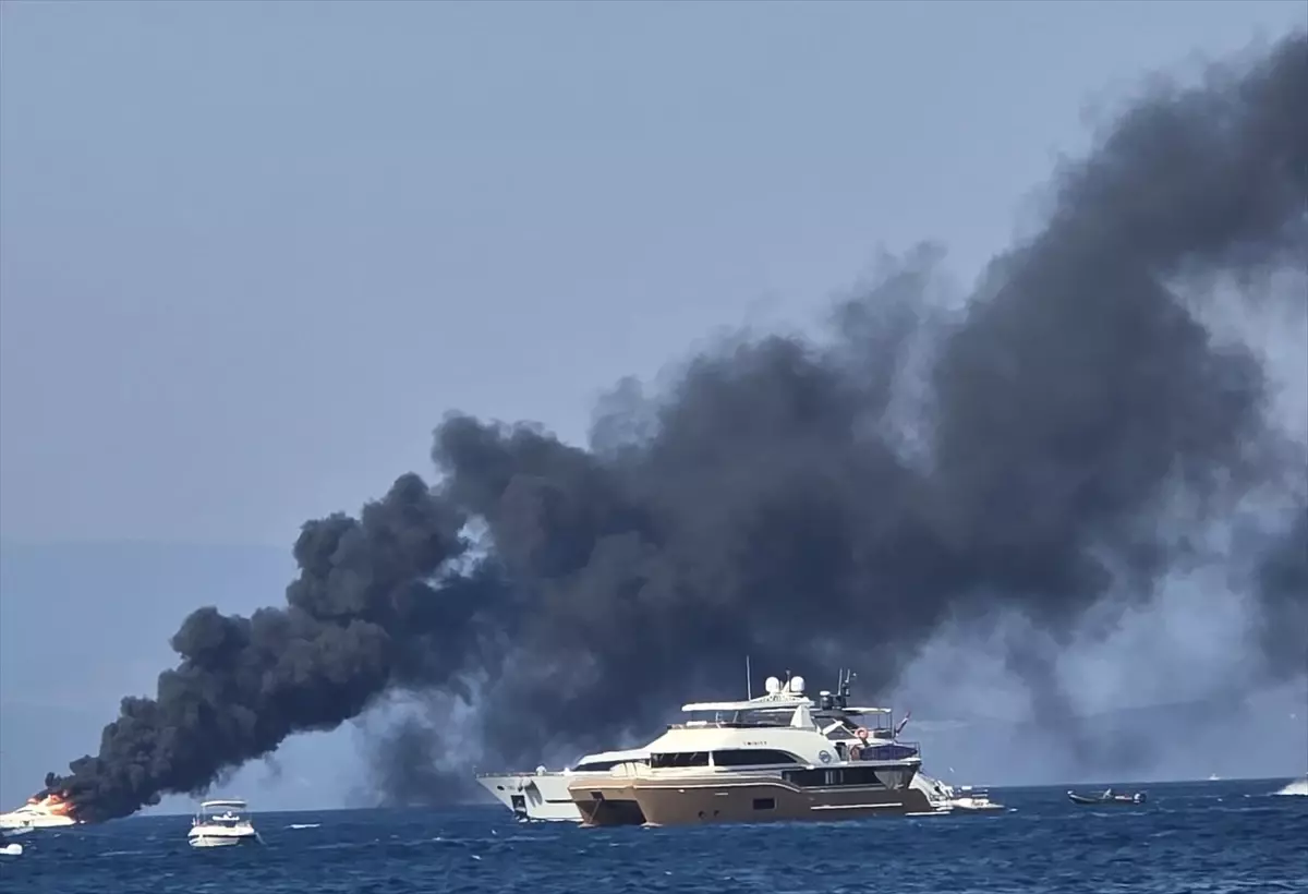 Bodrum'da Yangın Çıkan Motoryat Battı