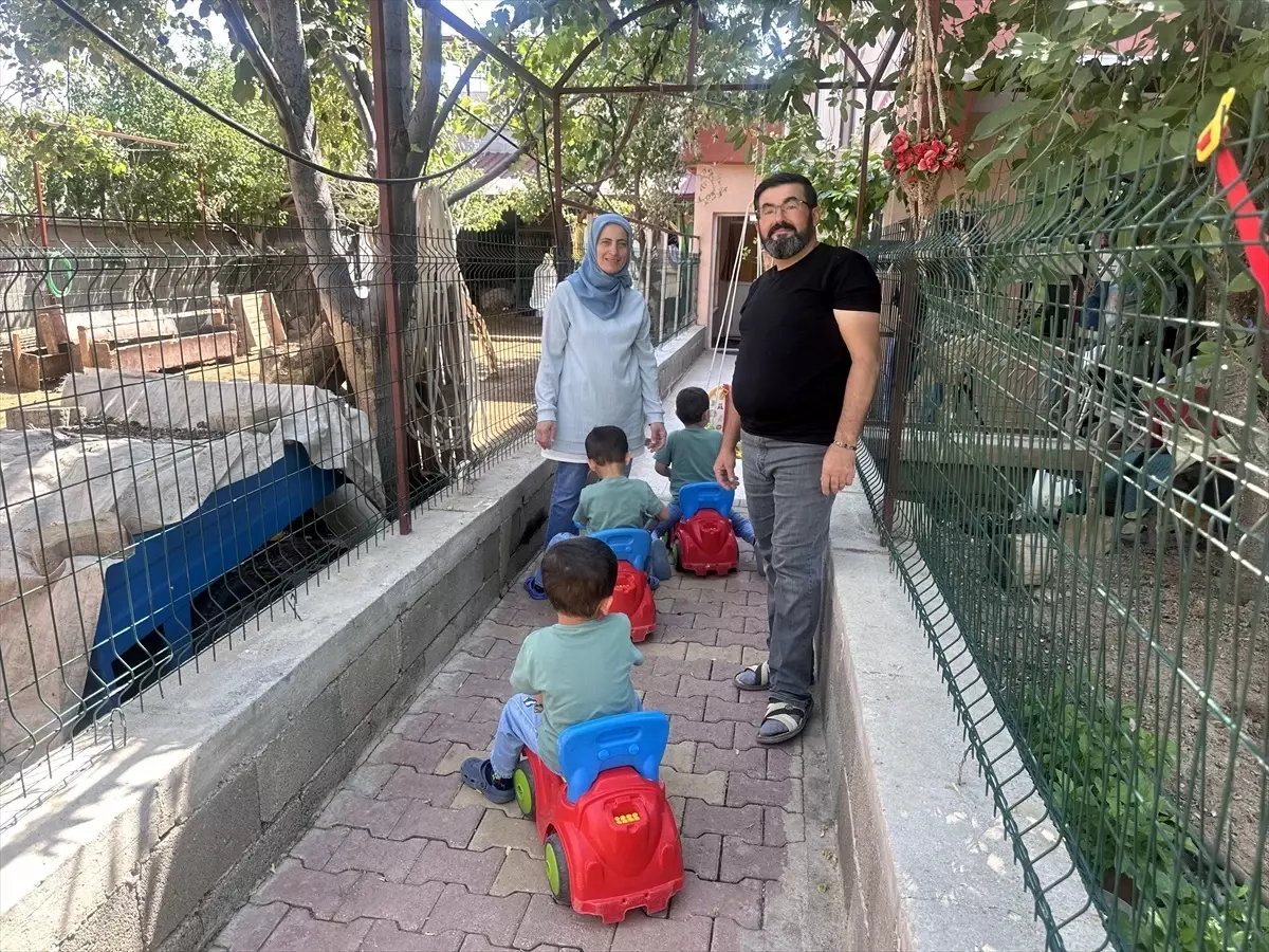 Üçüzler Aileye Neşe Getirdi