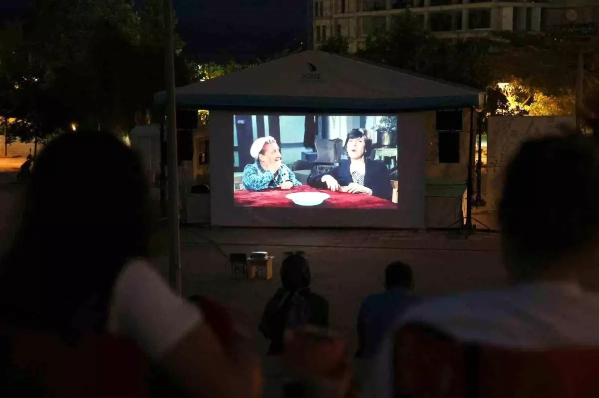 Düzce'de Açık Hava Sinema Keyfi