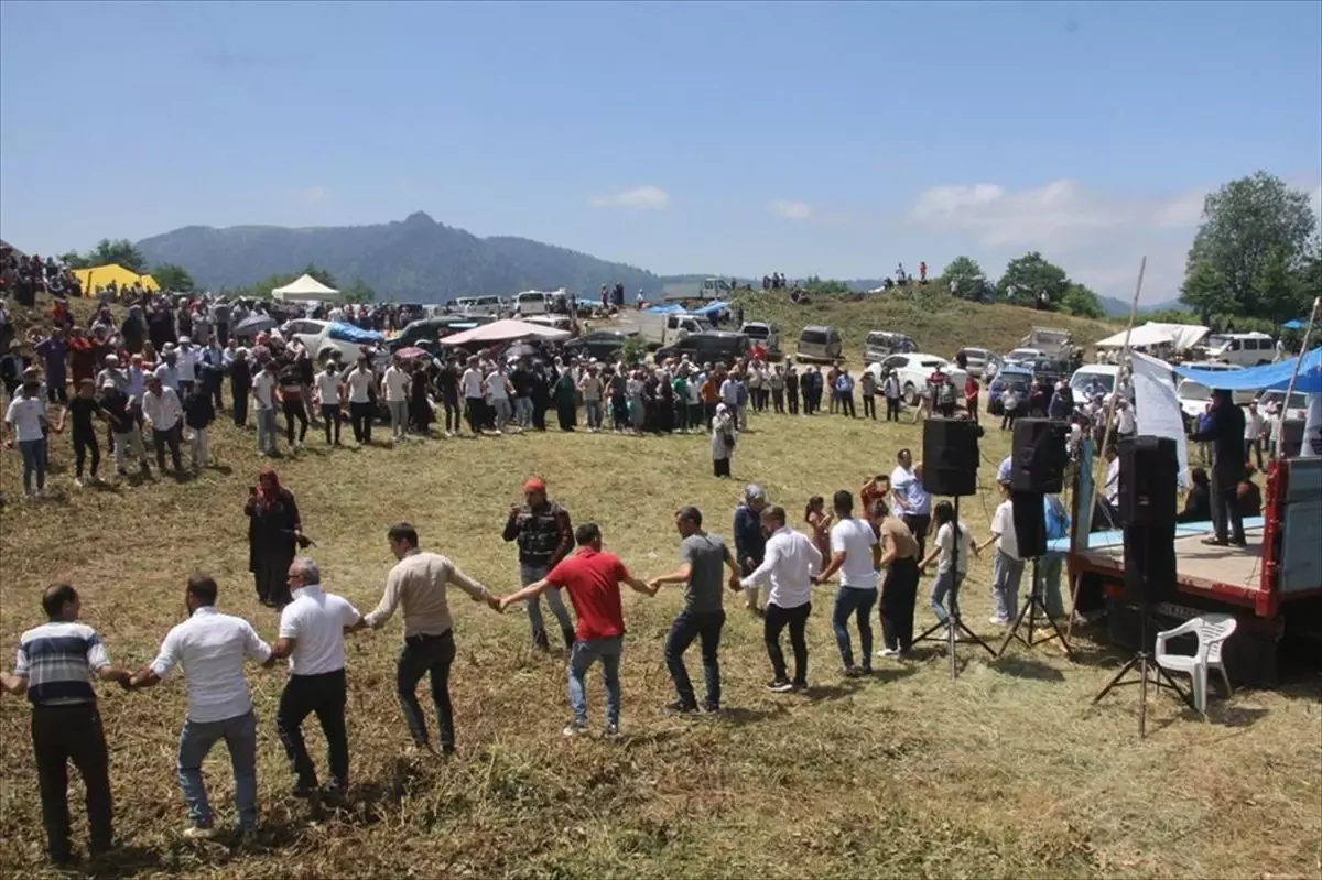Güce'de İlk Otçu Göçü Şenliği Düzenlendi