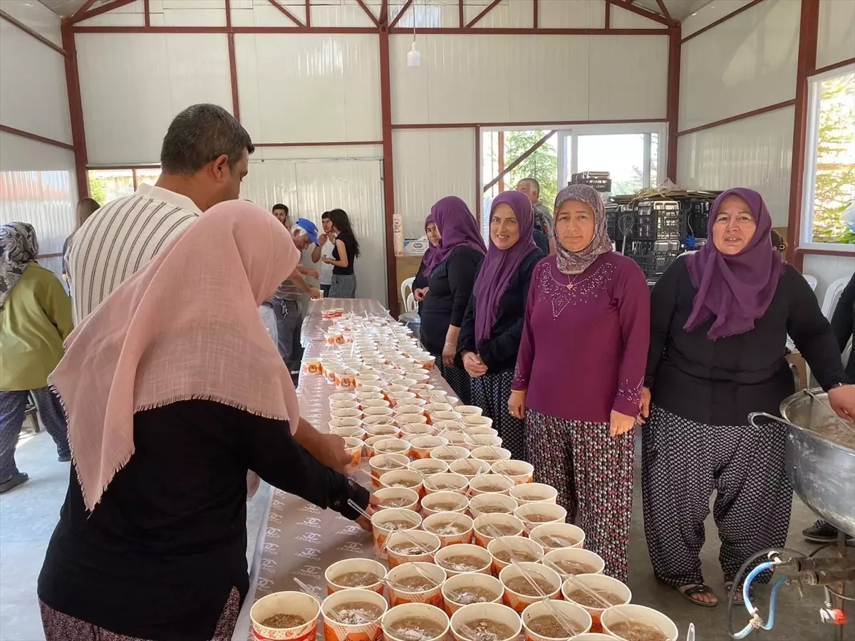 Elmalı'da İmece Usulü Aşure Etkinliği