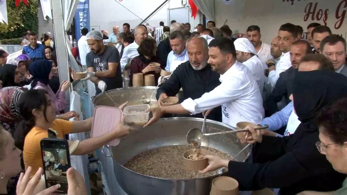 Kağıthane'de 20 Binden Fazla Vatandaşa Aşure İkramı