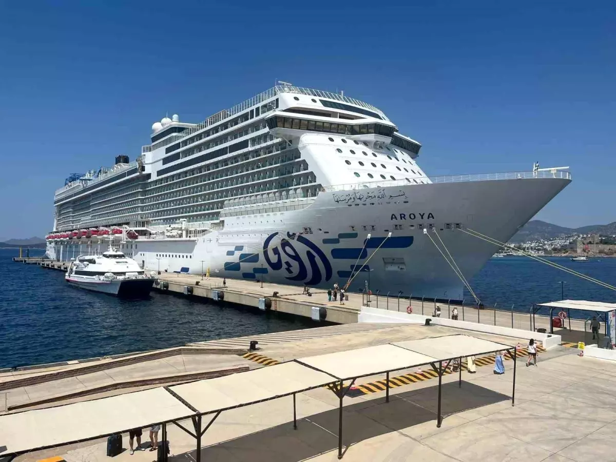 Dev yolcu gemisi Bodrum'a geldi