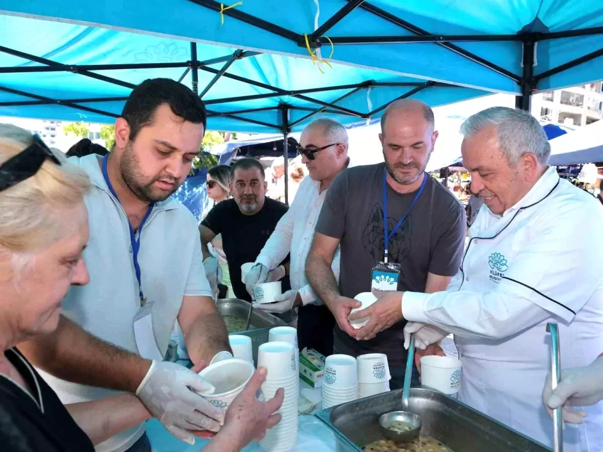 Nilüfer'de Aşure Dağıtımı Devam Ediyor