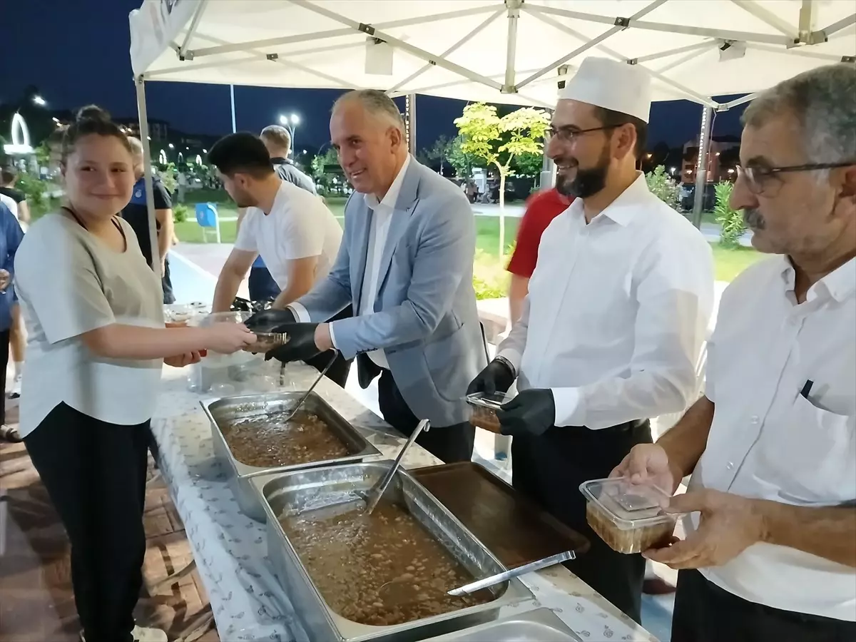 Taşova'da Aşure İkramı