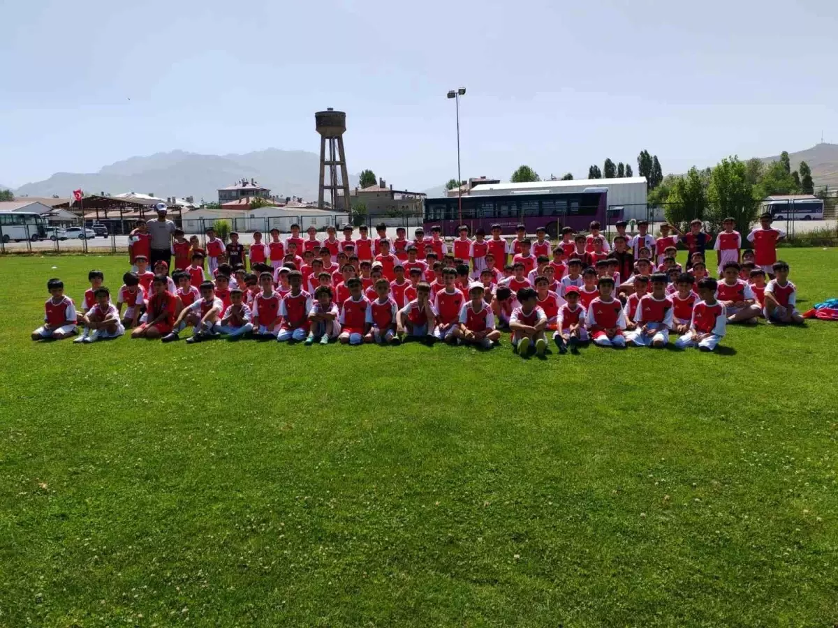 Van Büyükşehir Belediye Spor Kulübü Yaz Spor Okulu Eğitimi Devam Ediyor