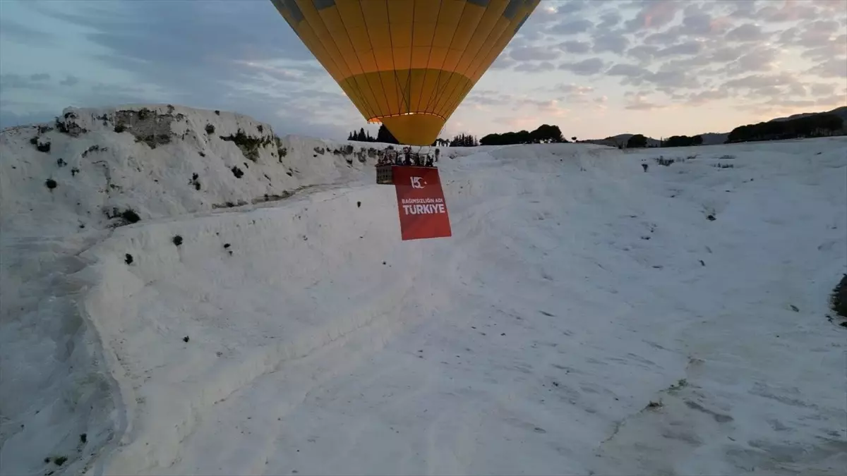 Pamukkale'de Balonlarla 15 Temmuz Kutlaması