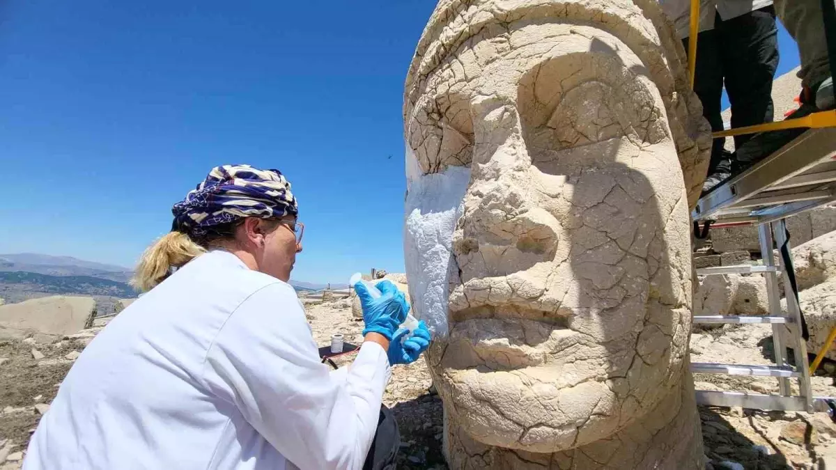 Nemrut Dağı'ndaki Heykellere Nano Kireç Enjeksiyonu