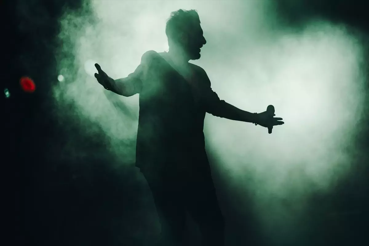 Gökhan Tepe Van'da sahne aldı