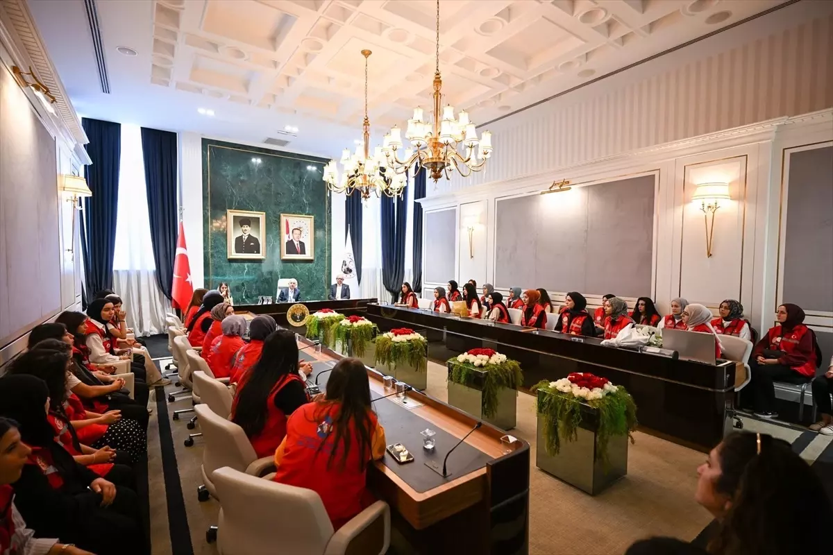 Vali Turan, Gençlerle Gönüllülük Projesi'ni Tanıttı