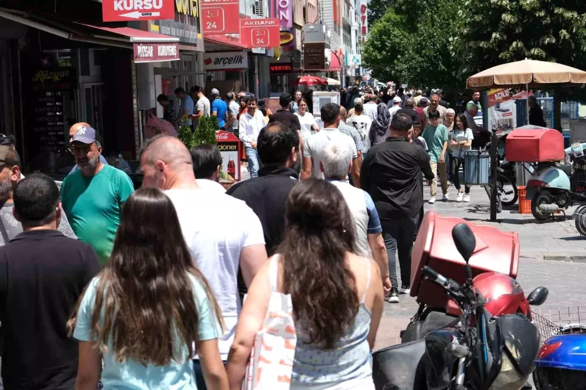 2024'te Türkiye'de 2.7 Milyon Kişi Göç Etti