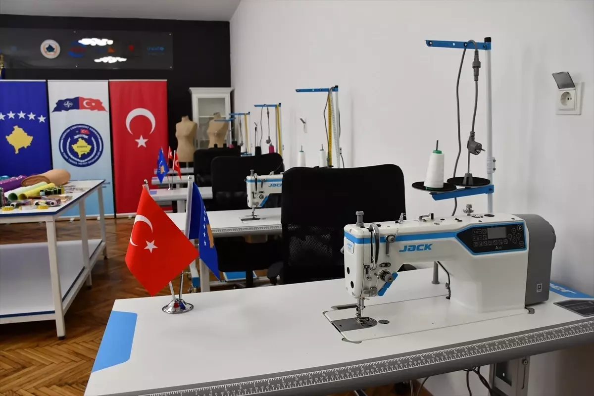 Kosova'da Kadınlara Dikiş Atölyesi Kuruldu