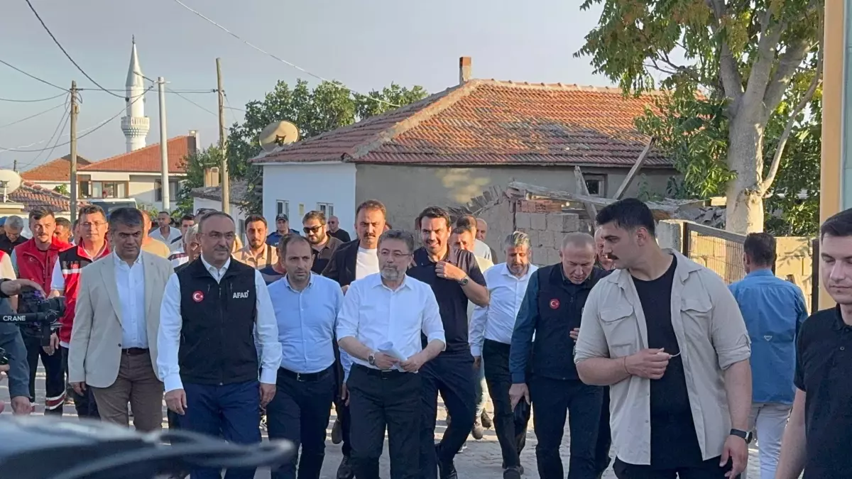 Yangın Kontrol Altına Alınmaya Çalışıyor