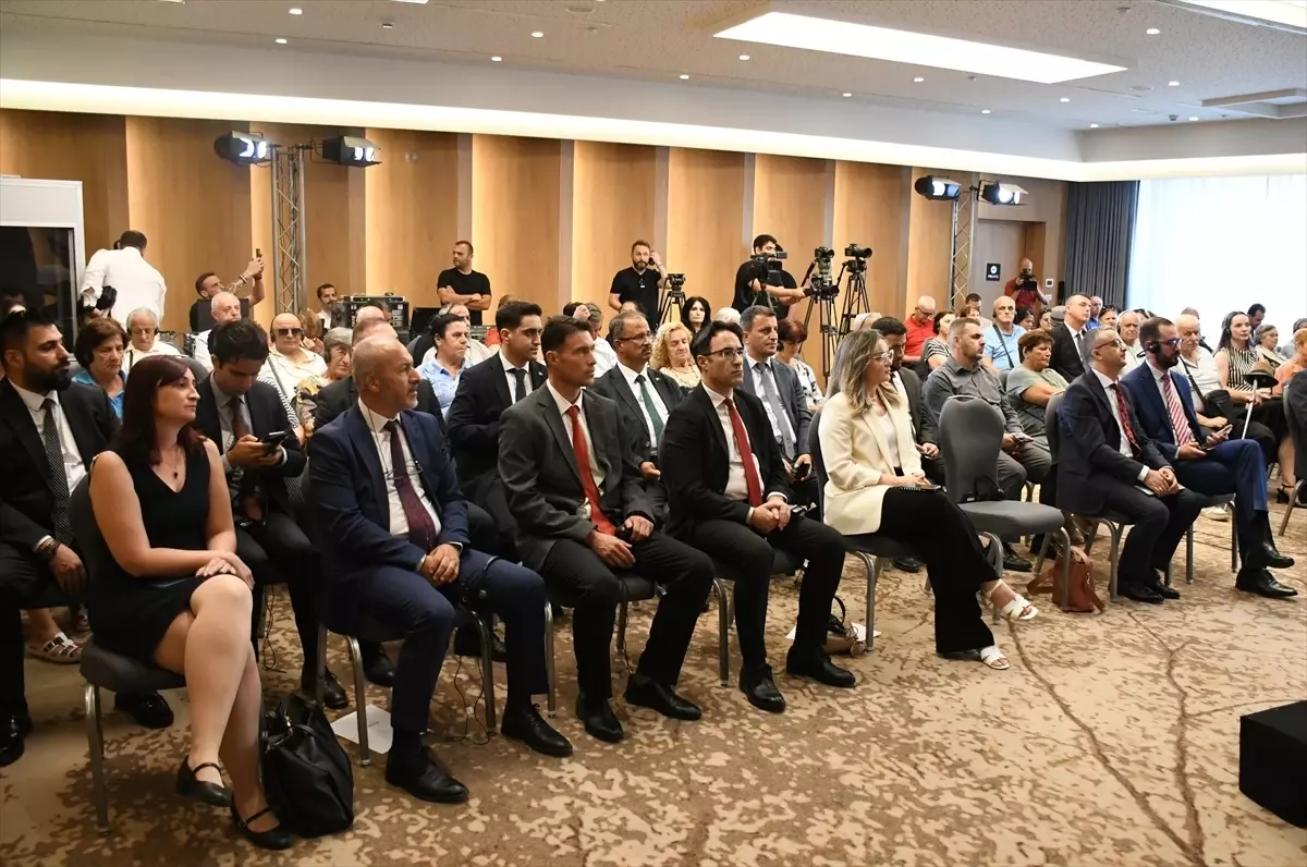 Arnavutluk'ta 'Zaferin Adı Türkiye' konulu panel düzenlendi
